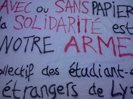 Banderole du collectif des étudiant-e-s étrangers de Lyon, sans papiers et solidaires